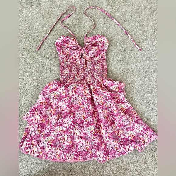 ✨ Ditsy Floral Print Shirred Crisscross Backless Two Layer Hem Halter Dress - Picture 3 of 6